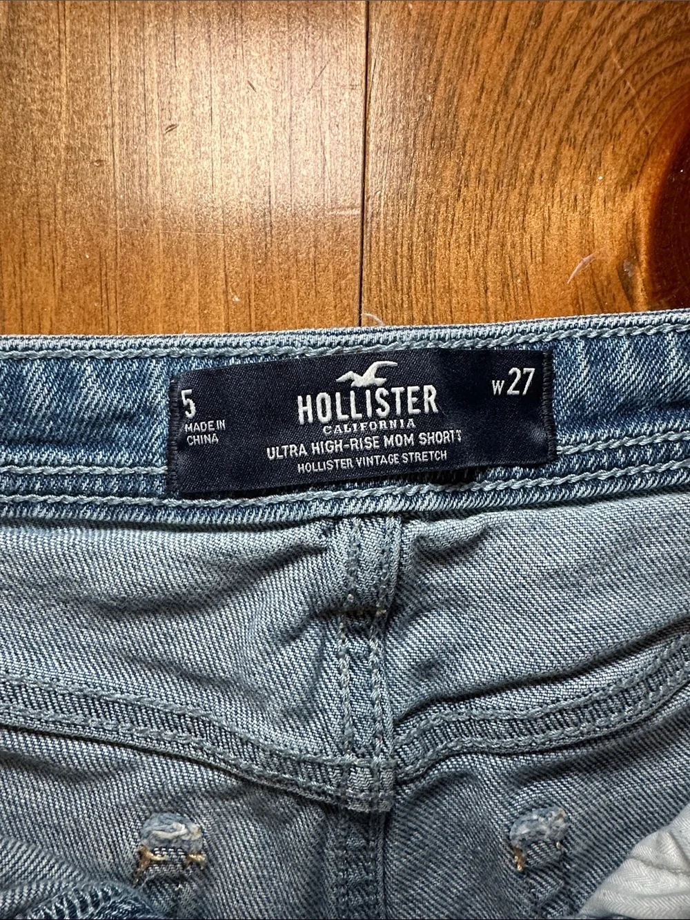 Hollister Two Tone Ultra High Rise Mom Shorts - Picture 5 of 7